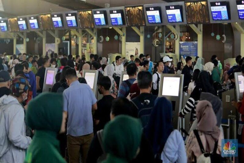Puncak Mudik, Ribuan Warga Padati Bandara Soekarno Hatta