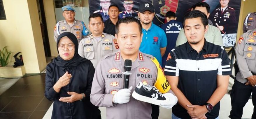Perdagangan Barang Ilegal Sepatu Dengan Merek Palsu Terjadi! Di Wilayah Kecamatan Paseh, Kabupaten Bandung.