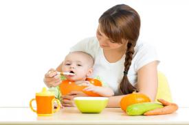 Tips Memberikan Makanan Pertama Bayi dengan Tepat