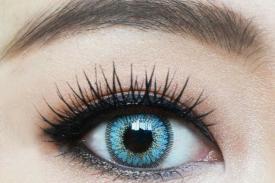 Catat! 5 Kebiasaan Gunakan Lensa Kontak Ini Bahaya untuk Mata Kamu