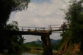 Pemkab Bandung Barat segera Perbaiki Jembatan Pabuaran yang sudah Rusak Berat