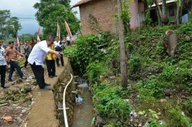 Deddy Mizwar Kunjungi Rumah Penerima Bantuan Rutilahu
