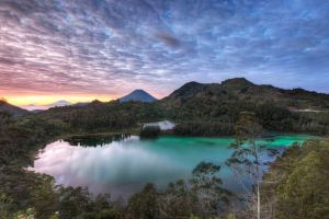 Menyaksikan Keindahan Alam Dieng Plateau Destinasi Wisata Pegunungan yang Menawan di Jawa Tengah
