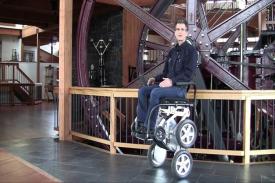 iBOT, Kursi Roda Canggih yang Mampu Berjalan di Berbagai Medan