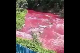 Sungai Berwarna Merah Seperti Darah di Indonesia. Kok Bisa?