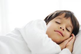 Tips Mempersiapkan Si Kecil Tidur di Kamarnya Sendiri