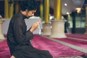 Tafsir Bacaan Al-Fatihah dalam Shalat Makna dan Kepentingannya