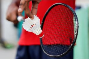 Aturan Pukulan Servis yang Benar dalam Badminton Kunci Sukses di Lapangan