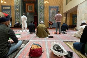 Cara Mengakhiri Shalat Tuntunan Praktis untuk Muslim
