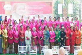 Ibu Iriana Jokowi Bersama Para Anggota OASE KK Ikut Memperingati Hari Kartini 2018