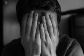 Laki - laki yang Depresi Menyebabkan Pasangannya Sulit Hamil