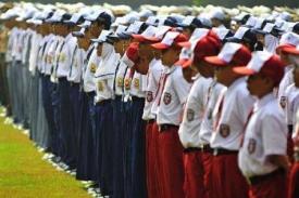 Alasan Mengapa Pelajar Indonesia Menggunakan Seragam
