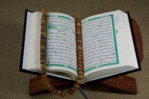 Makkiyah dan Madaniyah dalam Al-Quran: Pengertian dan Signifikansinya
