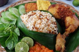 Perbedaan Nasi Tutug Oncom dan Nasi Tutug Bumbu: Nikmati Sensasi yang Berbeda