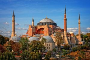 Hagia Sophia: Transformasi dari Gereja ke Masjid dan Museum