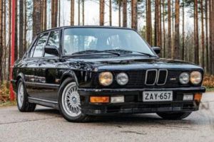 Modifikasi Mobil Trim BMW E28 Keren dan Klasik
