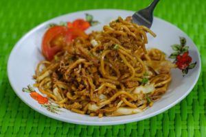Resep Mi Tek-Tek Goreng: Ide Menu Makan Siang yang Praktis dari Kuliner Indonesia