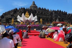 Detik-Detik Puncak Waisak 2024, Sambut Kebahagiaan di Candi Borobudur