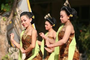 Keindahan Tari Gambyong: Ungkapan Cinta dan Keharmonisan Budaya Jawa