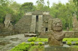 Petualangan Arkeolog: Menemukan Kisah-Kisah Lama di Candi Sukuh, Pesona Peninggalan Jawa Tengah