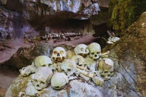 Cerita-Cerita Tengkorak: Eksplorasi di Peninggalan Makam Kuno di Tana Toraja, Sulawesi Selatan