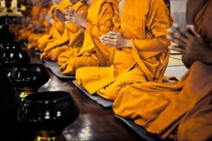 Memperingati Perayaan Vesak 2024, Puluhan Biksu dari Berbagai Negara Asia Tenggara Berangkat dari TMII menuju Candi Borobudur untuk Thudong