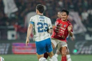 Pertandingan Sengit: Bali United dan Persib Bandung Bermain Imbang di Babak Pertama