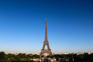 Menara Eiffel: Simbol Romantisme Paris