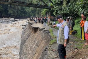 Sumbar Diterjang Banjir Bandang, BNPB Singgung Alih Fungsi Lahan