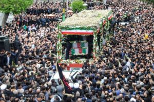 Ribuan Warga Arak Jenazah Presiden Iran ke Pemakaman