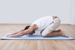 5 Gerakan Yoga yang Aman untuk Usia 50-an, Bikin Sehat Jiwa dan Raga