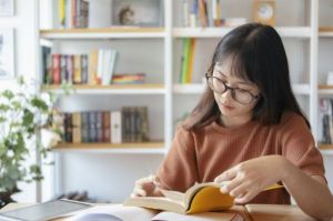 Membaca: Kebiasaan Sepele dengan Manfaat Besar untuk Otak dan Jiwa