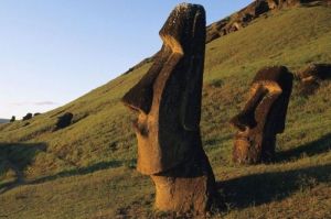 Patung Raksasa Moai