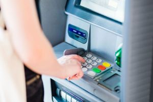 Bank di Indonesia Berbondong-bondong Tutup ATM, Ada Apa?