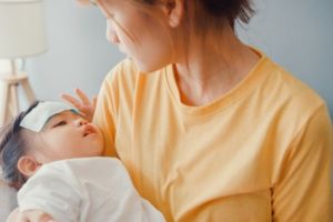 Mengidentifikasi  Demam Tinggi pada Bayi 6 Bulan