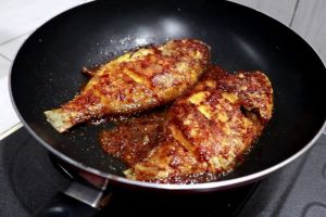 Tips Memanggang Ikan di Teflon Agar Tidak Lengket ala Chef, Hasilnya Pasti Cantik Rasanya Enak dan Empuk