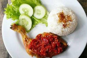 Ini Dia Resep Ayam Goreng Sambal Terasi, Makanan Keluarga Indonesia, Menu Rumahan Enak Untuk Tingkatkan Nafsu Makan