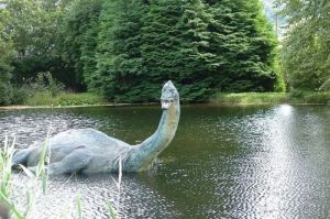 ilustrasi Loch Ness Monster