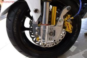 Tips dan Cara Ganti Per Shockbreaker Depan Yamaha NMAX: Perhatikan Kesehatan Sparepart Motor dalam Dunia Otomotif