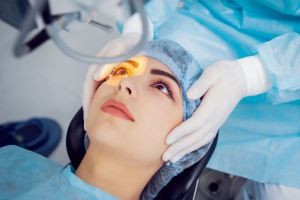 Manfaat dan Risiko Operasi Lasik untuk Koreksi Penglihatan