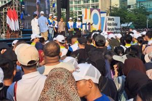 Bagikan Kaus di HUT Jakarta, Heru Budi Disapa Masyarakat dengan Panggilan Anies