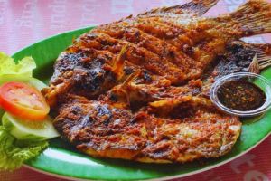Rahang Tuna: Makanan Khas Restoran Manado