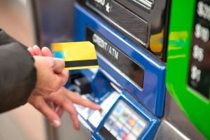 Bank di Indonesia Ramai-Ramai Tutup Ribuan ATM, Ini Alasannya