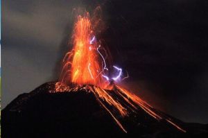 Fenomena Petir Vulkanik: Bagaimana dan Mengapa Itu Terjadi