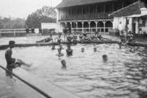 Pemandian Cihampelas, kolam renang pertama di Indonesia