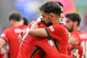 Cristiano Ronaldo dan Bruno Fernandes mengantar timnas Portugal lolos ke 16 besar Euro 2024