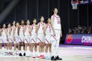 Atlet timnas basket U18 putri China, Zhang Ziyu (220 cm)