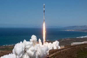 Elon Musk Sukses Meluncurkan Roket SpaceX Pertama Kali