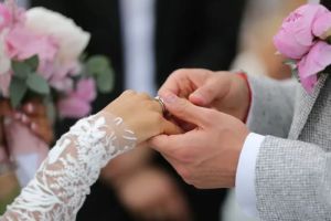 Keluhan Warga Surabaya: Resepsi Pernikahan Ganggu Lalu Lintas Jalan Umum