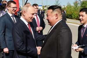 Putin Tiba di Korut, Disambut Senyum Lebar Kim Jong-un